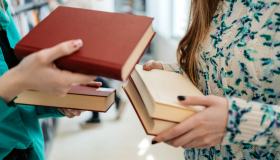 Libri stampati e scrittura a mano a scuola, la rivoluzione della Svezia