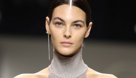 Vittoria Ceretti, la “fidanzata” di DiCaprio seduce da Fendi alla Milano Fashion Week