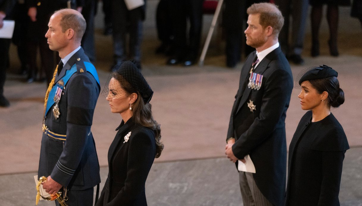 William e Kate seguiti da Harry e Meghan
