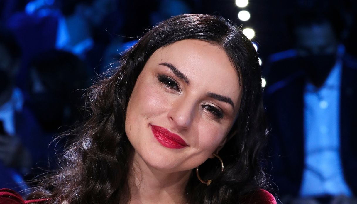 Arisa cambia look e ci conquista: così è più bella che mai