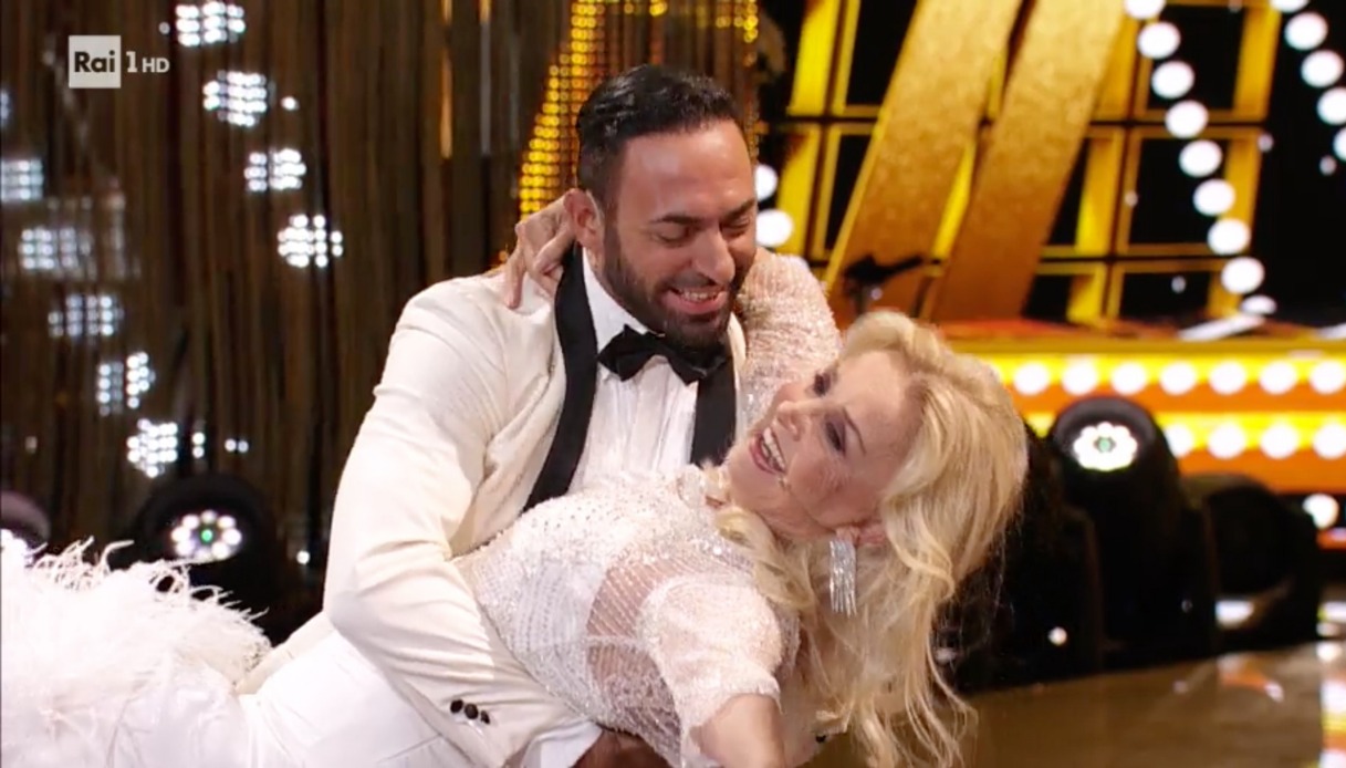 Barbara Bouchet e Stefano Oradei a "Ballando con le Stelle"