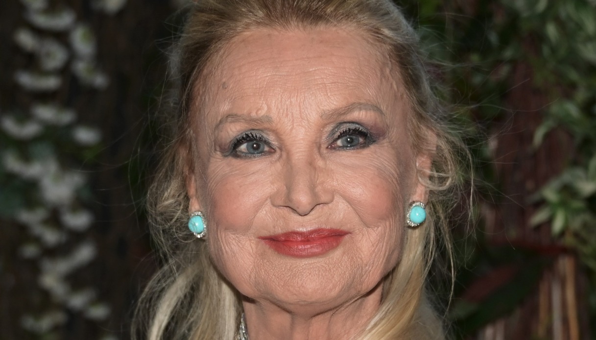 Barbara Bouchet commossa a “La Volta Buona”: “Lui è come un figlio per me”