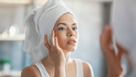 Crema seboregolatrice: 4 prodotti per contrastare la pelle grassa