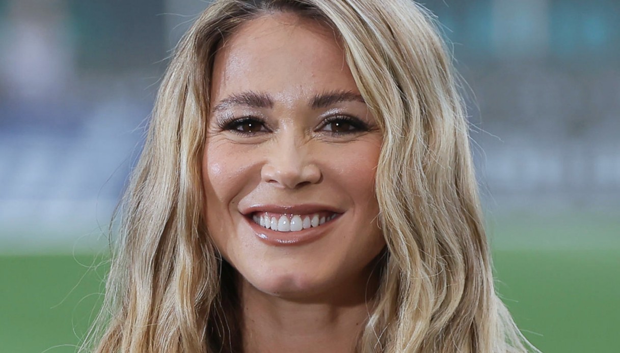 Diletta Leotta torna in campo con un look da vera mamma rock