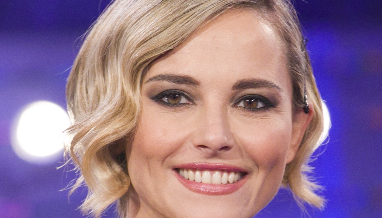 Francesca Fialdini come una Barbie Rock: l’esordio “Da noi… a ruota libera”