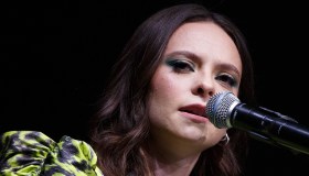 Francesca Michielin annulla tutti i concerti per problemi di salute: “Dolori insostenibili”
