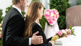 Cos’è il funerale laico e la differenza con quello religioso