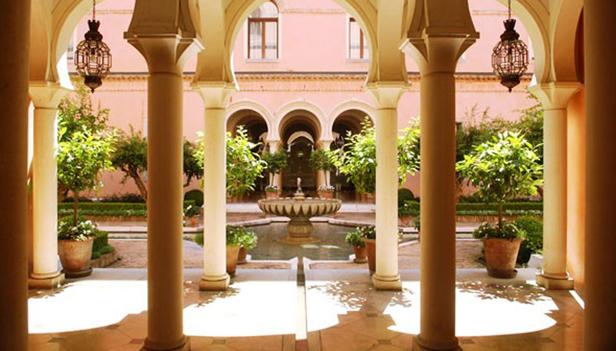 I segreti dell’Hotel Excelsior a Venezia, dove arrivano le star della Mostra del Cinema