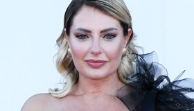 Manila Nazzaro difende il suo amore: “Dovete vergognarvi, non vincerete mai”