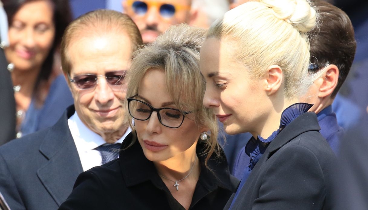 “Marta Fascina inconsolabile”: il dolore per Silvio Berlusconi è senza fine