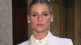 Michelle Hunziker: elegantissima in bianco ci insegna come portare il tailleur
