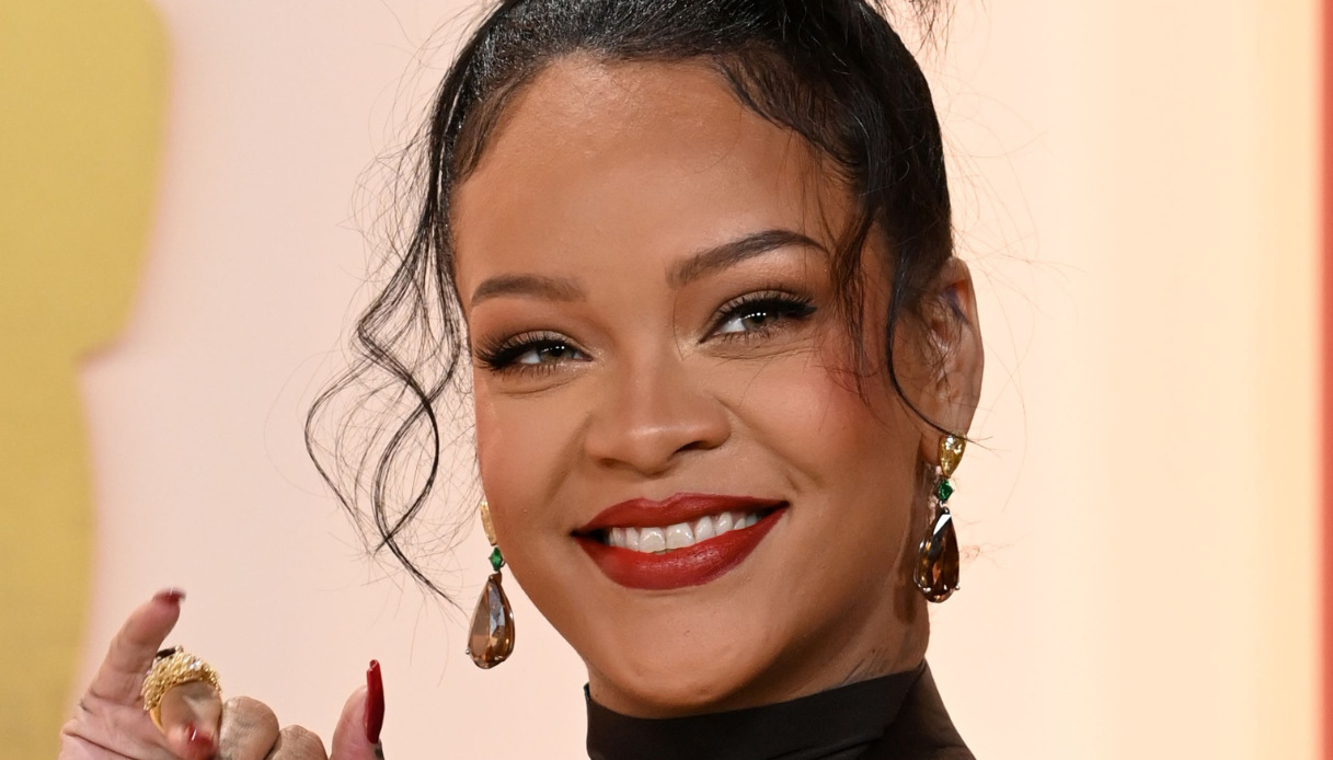 Rihanna, le prime foto del figlio Riot Rose: il tenero ritratto di famiglia