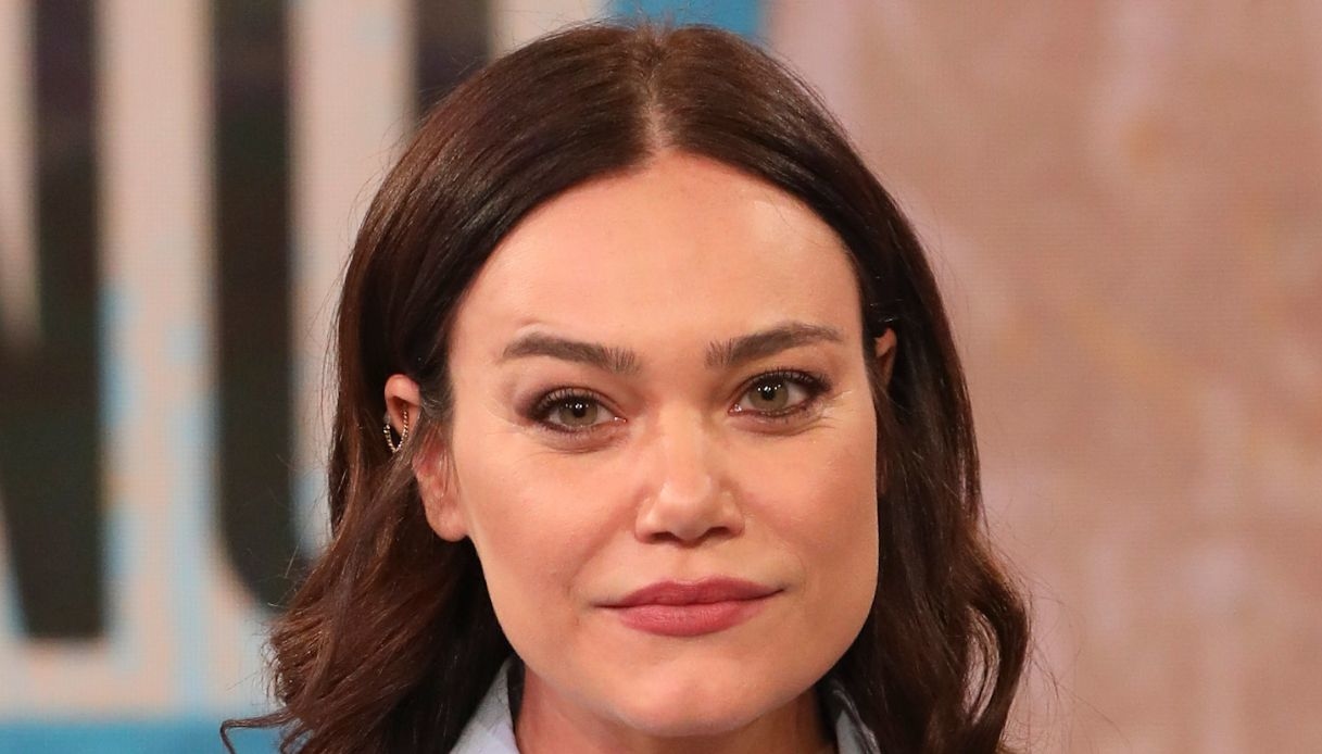 Romina Carrisi (quasi) senza veli: la foto con la statua della nonna