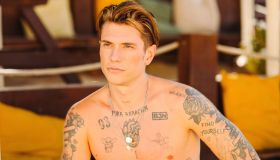 Benji celebra un nuovo inizio con “Sobrio”: testo e significato