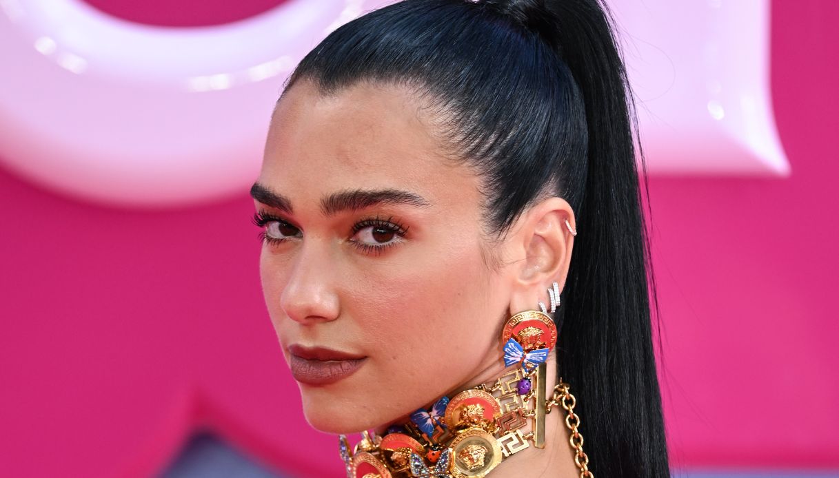 Dua Lipa scompare dai social, fan preoccupati: cosa succede?