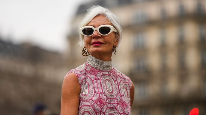 Consigli e idee di stile per prendersi cura dei capelli bianchi naturali