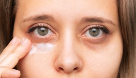 Ringiovanire il contorno occhi: i consigli per uno sguardo fresco e disteso