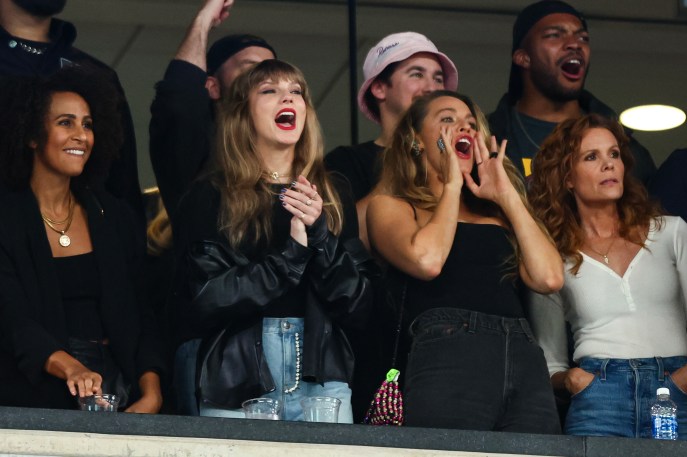 Taylor Swift e Blake Lively a una partita di Travis Kelce 