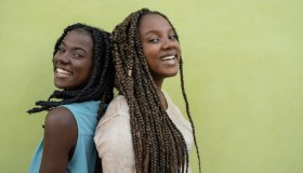 Come realizzare e prendersi cura delle treccine afro