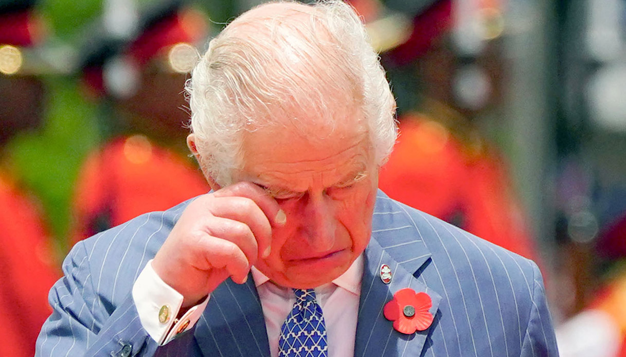 Carlo e Camilla, primo giorno in Kenya: lui piange, lei imbarazzante