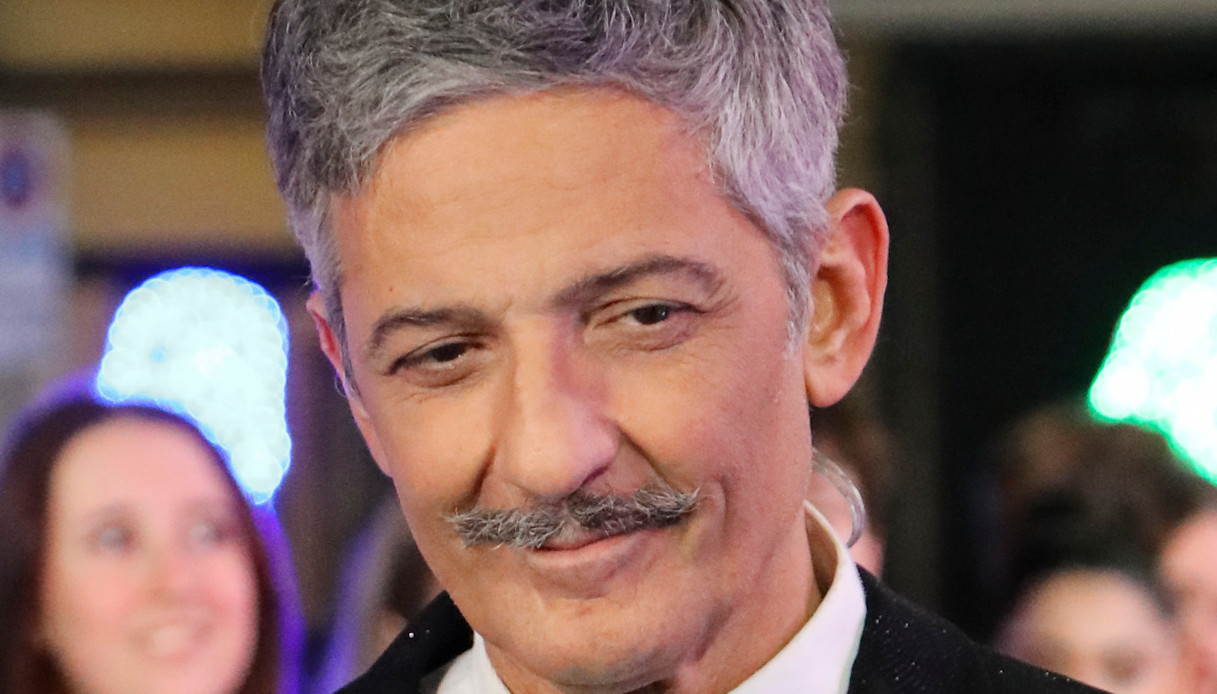 “Aspettando Viva Rai2!”, Fiorello chiude: “Il dehor di cortesia è abusivo”