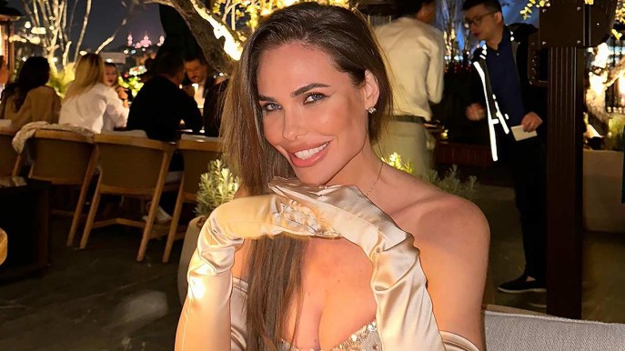 Ilary Blasi a Istanbul: look stratosferici e scollatura vertiginosa
