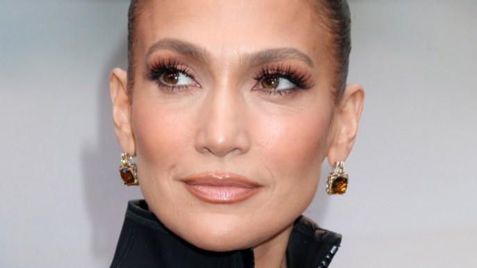 Jennifer Lopez in chemisier è la perfetta ispirazione di questo autunno