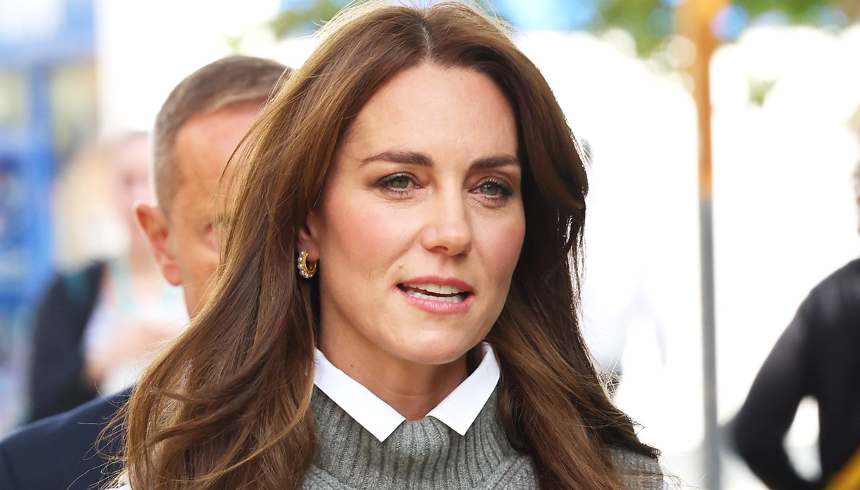 Kate Middleton rompe ancora il protocollo. Ma il suo gilet è la rivelazione