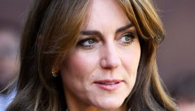 Kate Middleton si scioglie e sfida William col gesto del cuore