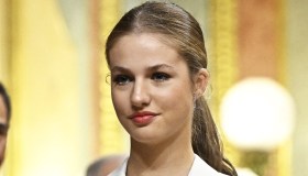 Leonor di Spagna giura sulla Costituzione: il look da favola della futura Regina