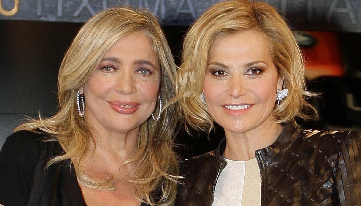 “Domenica In”, l’abbraccio tra Mara Venier e Simona Ventura: pace fatta