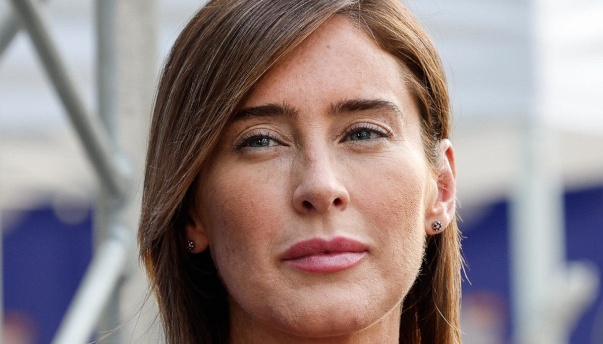 Maria Elena Boschi in shorts e stivali: il miglior look autunnale è suo