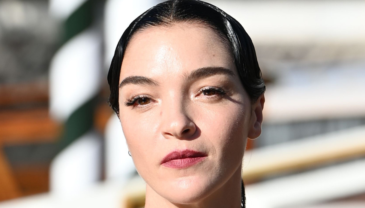 Mariacarla Boscono, la top model senza veli per annunciare le nozze