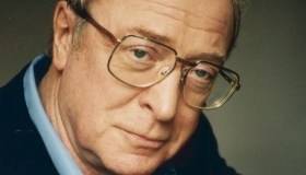 Michael Caine è ufficialmente in pensione: l’attore maestro non reciterà più