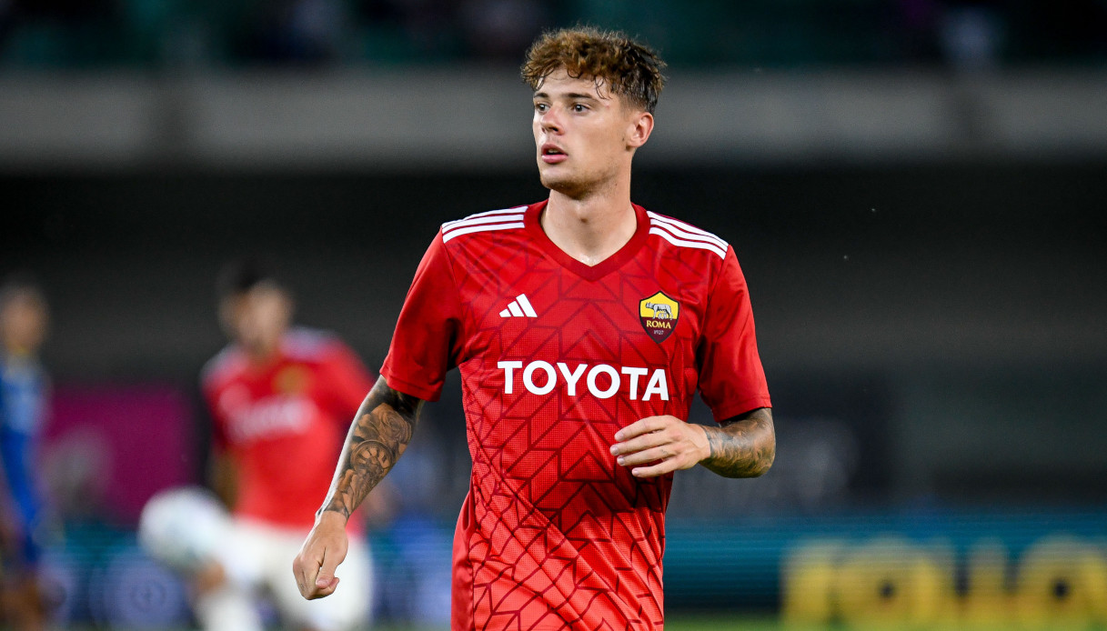 Il giocatore della Roma Nicola Zalewski