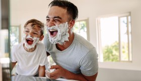 I papà millennials sono i migliori: lo conferma la scienza