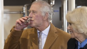 Carlo, la strana dieta del Re con uova speciali e semi