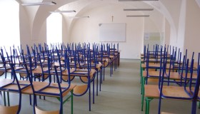 Carpi: la preside della scuola rimuove i crocefissi dalle aule. Scoppia la polemica