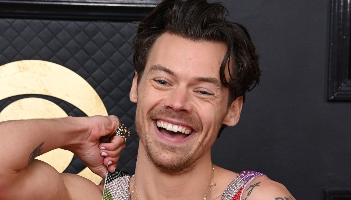 Harry Styles ha un nuovo (drastico) taglio di capelli: le reazioni