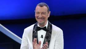Sanremo 2024, Amadeus annuncia i co-conduttori al Tg1