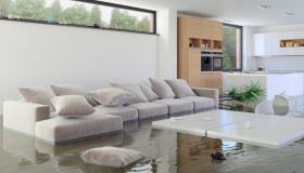 Casa allagata: come rimuovere l’acqua e ripulirla da fango e detriti