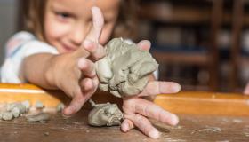 Come lavorare il Das: trucchi per non fare crepe e ammorbidirlo