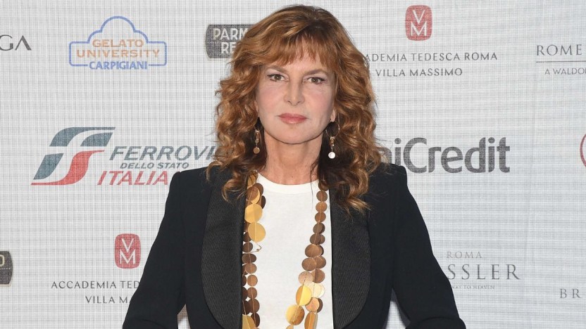 Giuliana De Sio a Verissimo, non gradita al funerale del compagno: il suo dolore