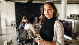 Le donne sono più istruite degli uomini. Ma lavorano meno