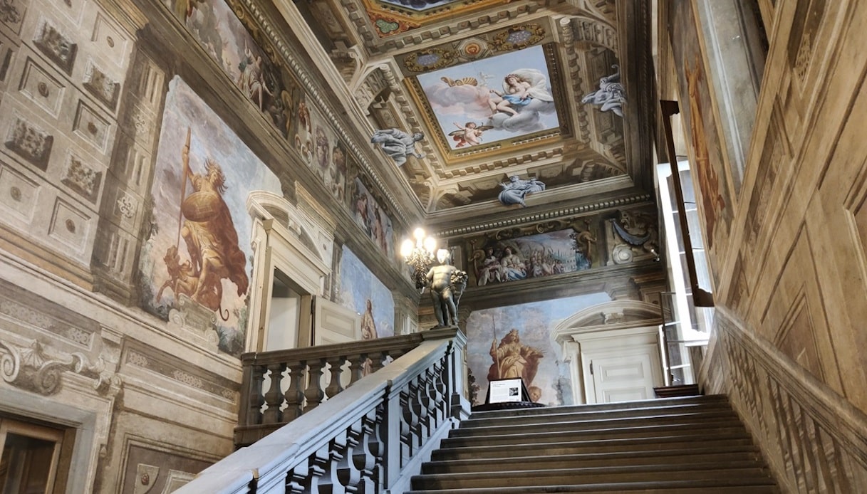 Palazzo Moroni, lo scalone d'onore