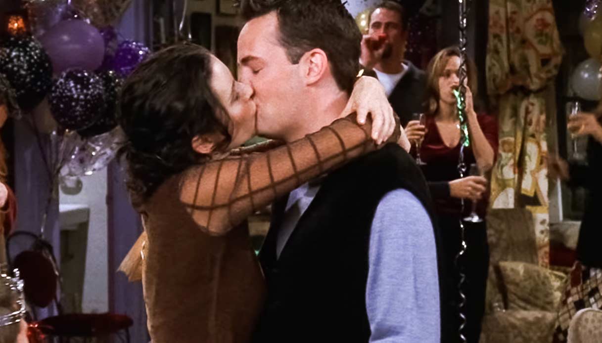 Matthew Perry, Courteney Cox rompe il silenzio: “Mi manchi ogni giorno”