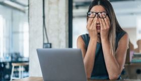 Chi è Brielle Asero, 21enne in lacrime per il turno di lavoro di 8 ore: “Non vivo più”