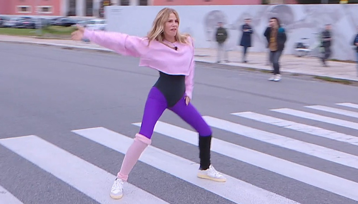 Viva Rai2!, Alessia Marcuzzi balla al semaforo: “Ci meritavamo tutto questo”