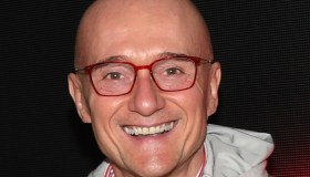 Alfonso Signorini: “Il mio primo bacio a una donna”. E parla di Beatrice Luzzi