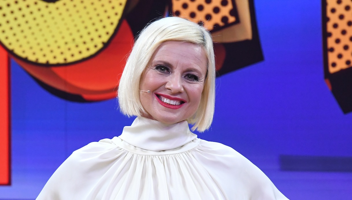 Antonella Elia, 10 look indimenticabili tra piccoli (e grandi) scivoloni